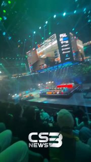 Эмоции зала на проход jL и MOUZ в полуфинал!