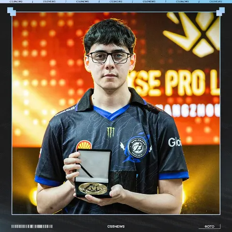 HUASOPEEK со своей заслуженной медалькой MVP