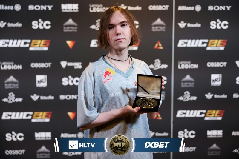AURA HIMSELF